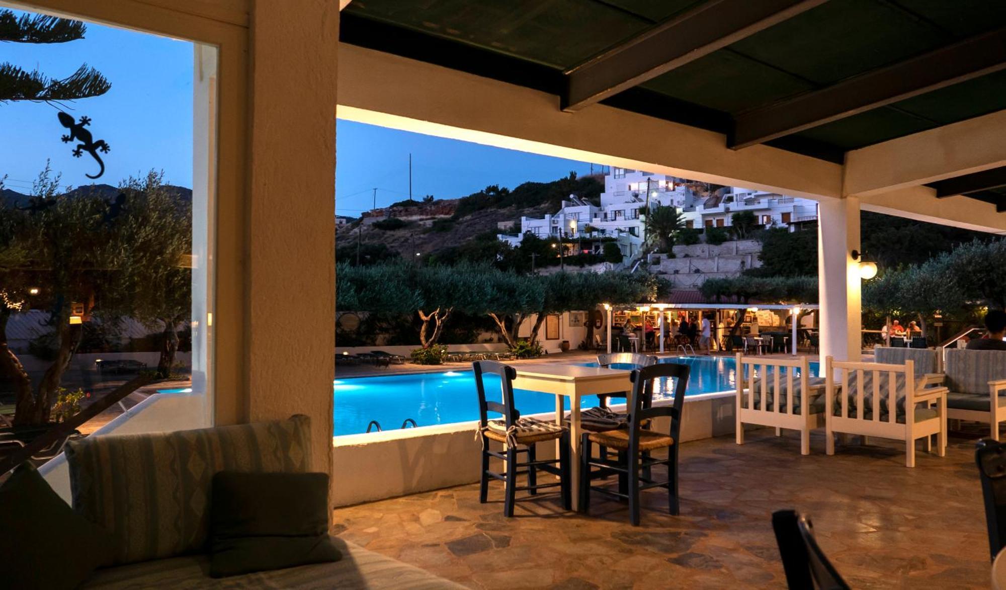 Villea Village Makrýgialos Eksteriør bilde