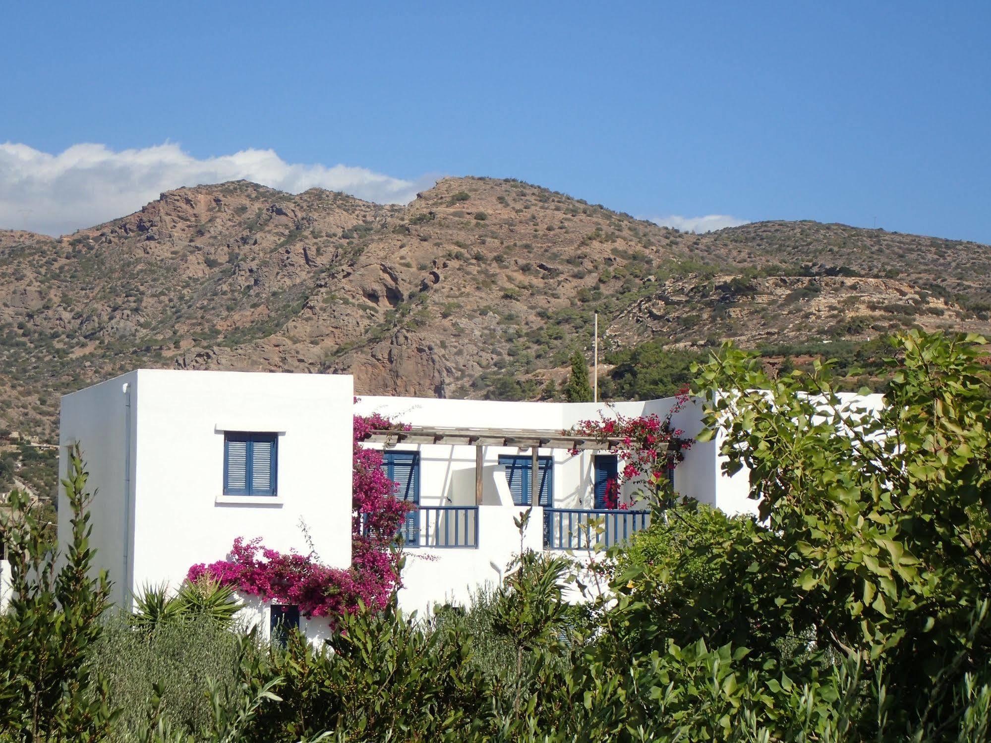 Villea Village Makrýgialos Eksteriør bilde