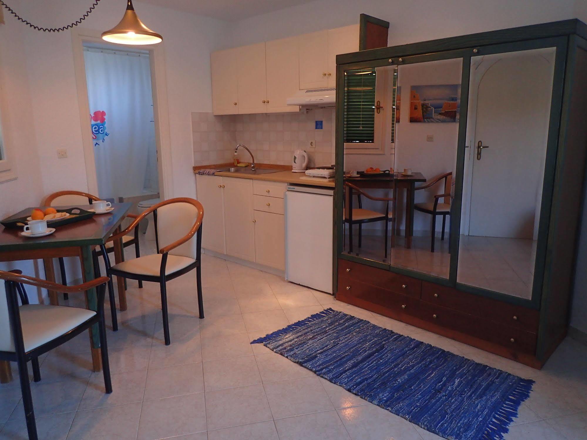 Villea Village Makrýgialos Eksteriør bilde